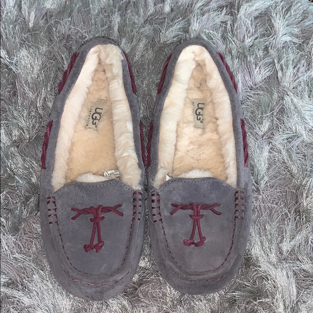 Ugg Slippers Size 7